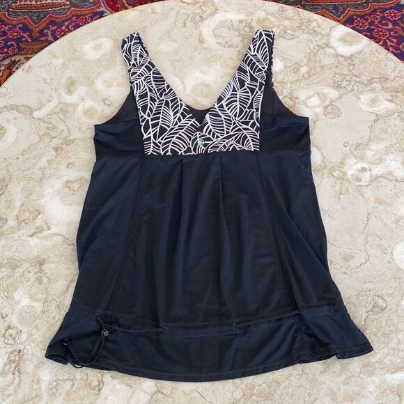 Lululemon Elevate Tank Top Black & White - Picture 10 of 13